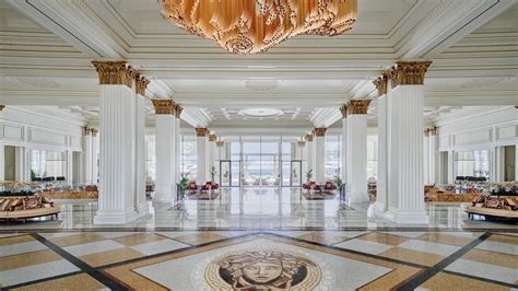 What's Inside a Luxury Hotel: The Versace Palazzo Hotel in Dubai